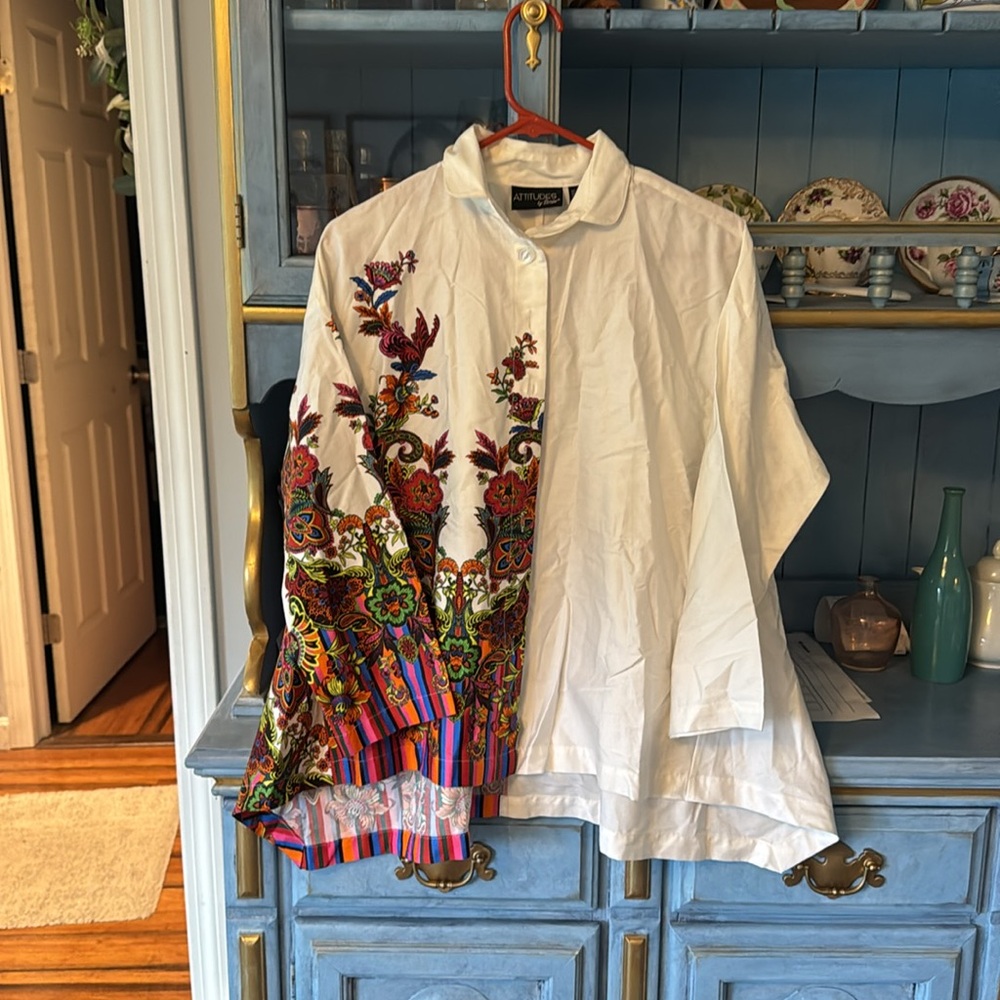 New Attitudes by Renee Reg 4 Sateen Button Front Shirt w/ Printed 0 - Picture 4 of 5